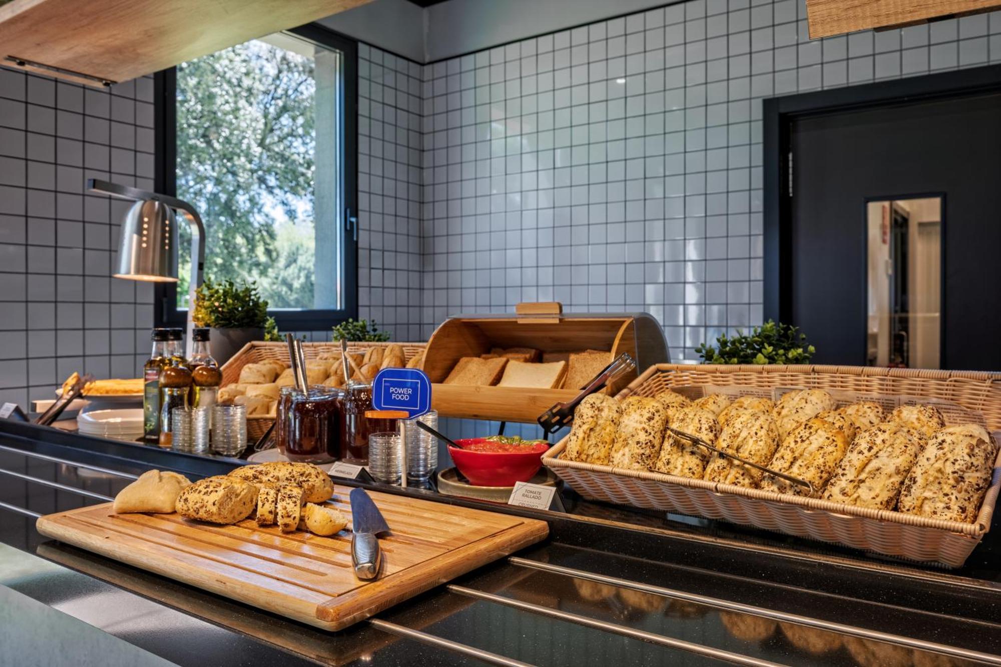 Ibis Budget Madrid Aeropuerto Zewnętrze zdjęcie